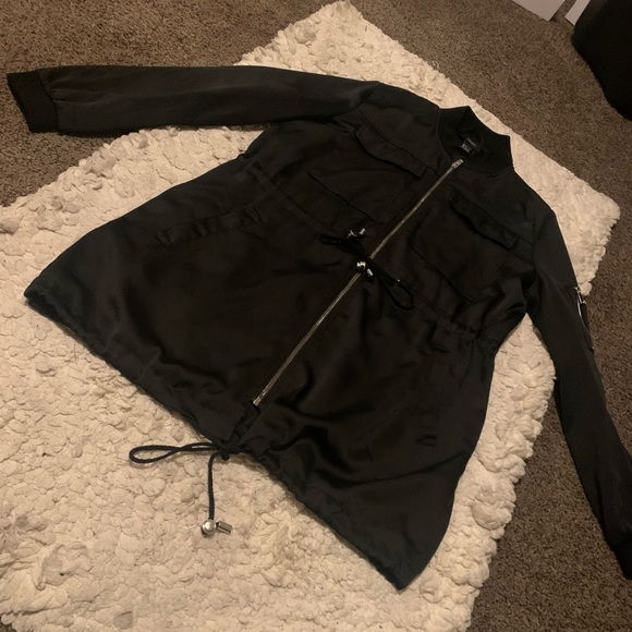 Forever 21 Women’s Long Black Zip Up Bomber Jacket Large w Tie at Waist & Bottom - Picture 2 of 11